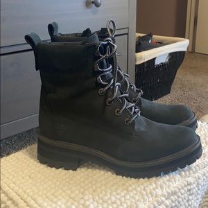 Timberlands WOMEN'S COURMAYEUR VALLEY 6-INCH BOOTS